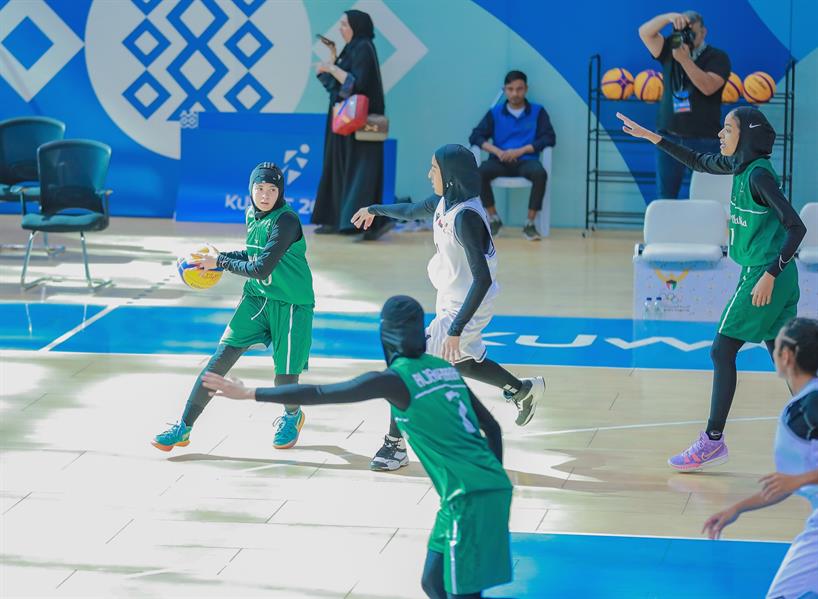 أخضر السيدات لكرة السلة يتأهل لنصف نهائي دورة الألعاب الخليجية
