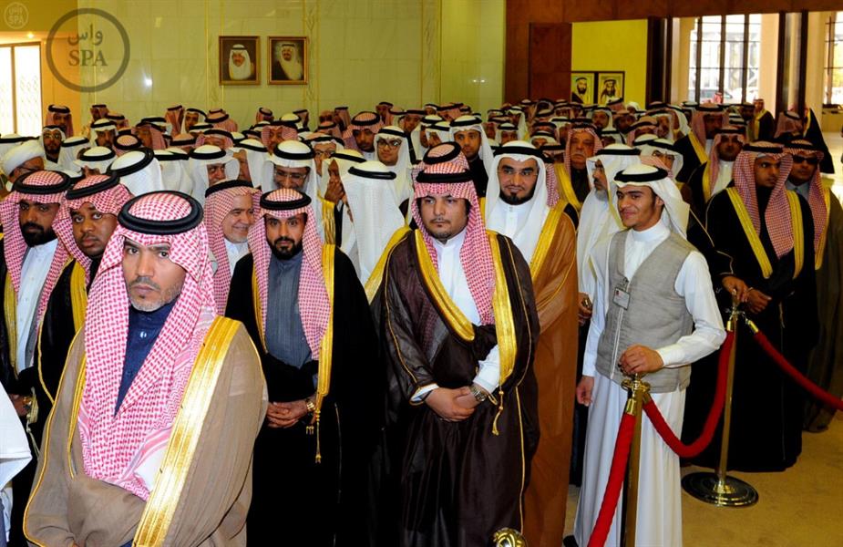 أمير المنطقة الشرقية يستقبل المعزين 