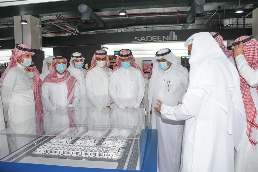 وزير الإسكان يتفقّد مشاريع 