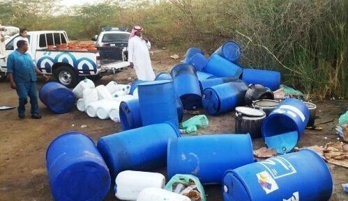 إتلاف 10 أطنان من الخمور بمعمل جنوب جدة إتلاف 10 أطنان من الخمور بمعمل جنوب جدة