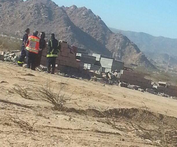 مواطن يحرق سيارته ويهدد بحرق نفسه