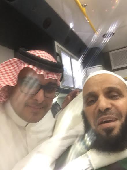 بالصور.. وصول عائض القرني إلى الرياض ونقله إلى مستشفى الحرس لاستكمال العلاج
