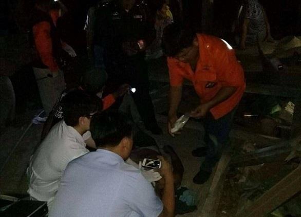 أفعى ضخمة تخنق رجلاً حتى الموت أمام شقيقته