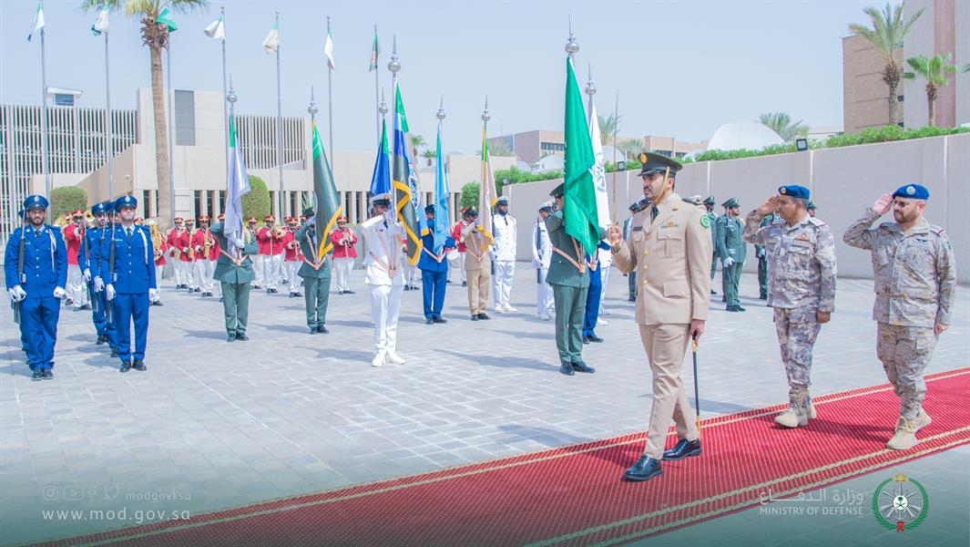 رئيس هيئة الأركان ونائبه يستقبلان رئيس أركان القوات المسلحة القطرية