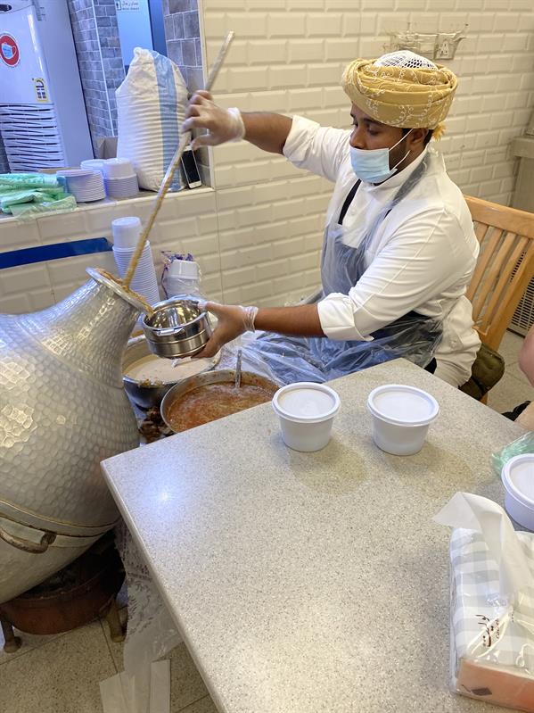 أشهر فوال بالحجاز منذ 50 عاما.. أبناء بانعمة ورثوا العمل عن آبائهم وأكملوا المسيرة من بعدهم أشهر فوال بالحجاز منذ 50 عاما.. أبناء بانعمة ورثوا العمل عن آبائهم وأكملوا المسيرة من بعدهم