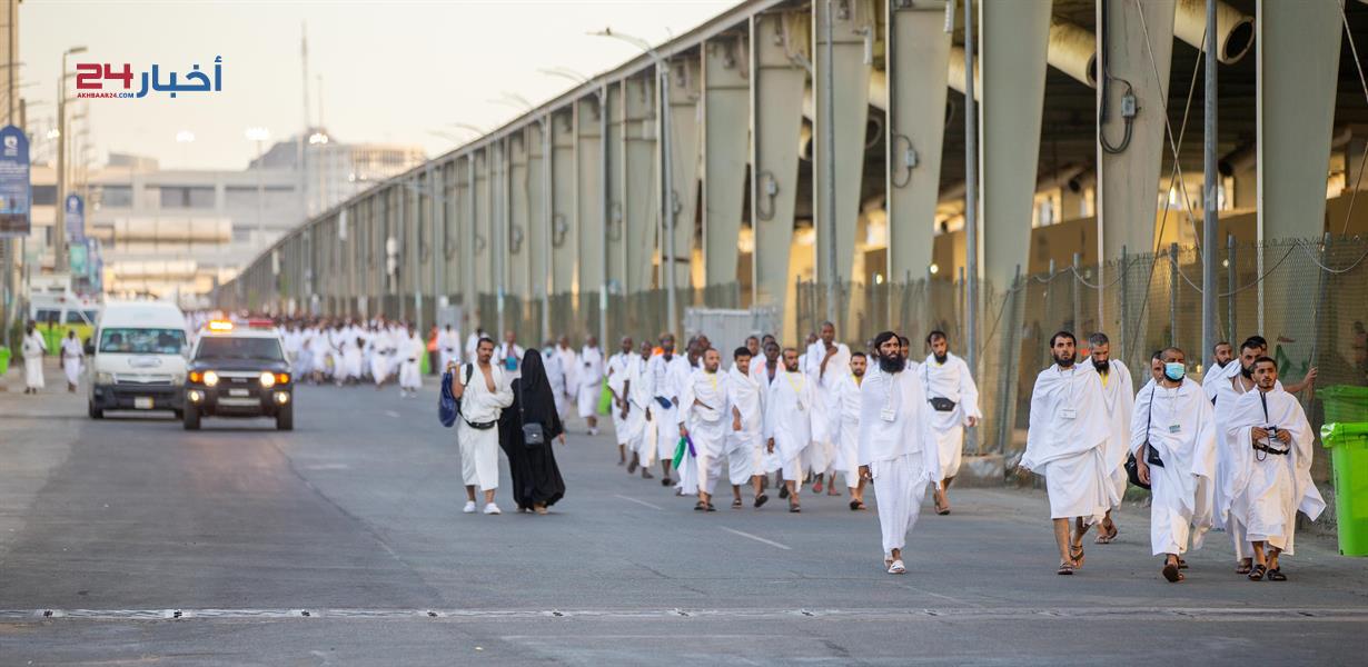 توافد الحجاج إلى مشعر منى لقضاء يوم التروية استعدادا للوقوف بعرفة غدا توافد الحجاج إلى مشعر منى لقضاء يوم التروية استعدادا للوقوف بعرفة غدا