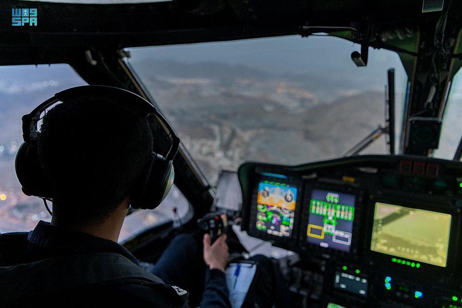 مشاهد مهيبة للحرم المكي وسط تحليق طيران الأمن فوقه  