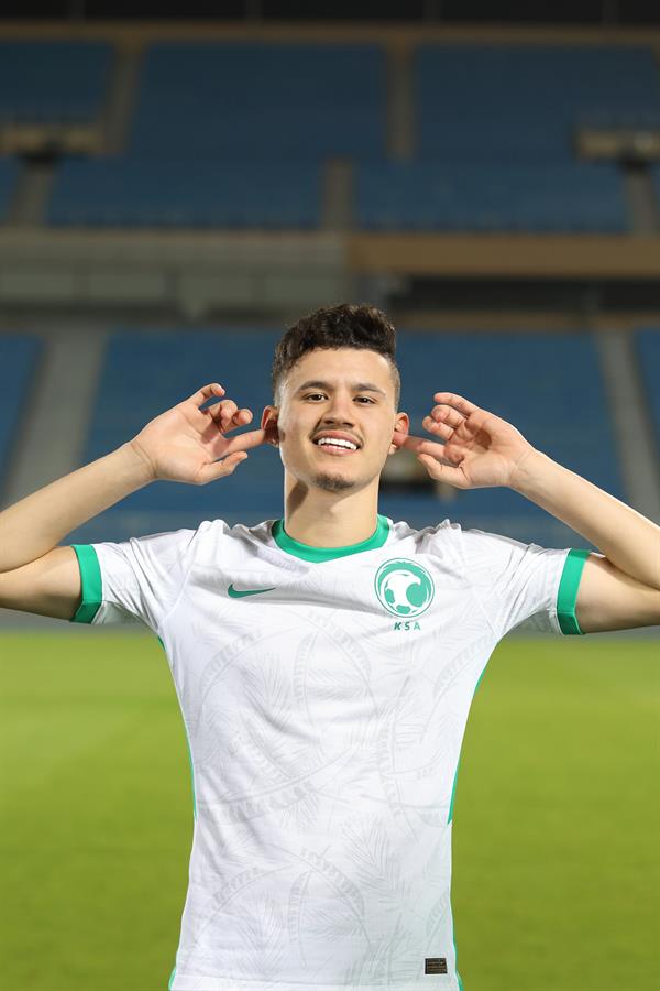 الأخضر يزيح الستار عن قميصه الجديد الأخضر يزيح الستار عن قميصه الجديد