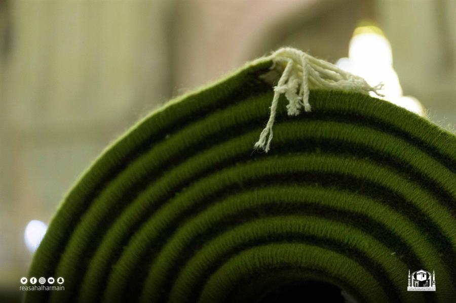 فرش 25 ألف سجادة فاخرة بالمسجد الحرام استقبالاً لشهر رمضان فرش 25 ألف سجادة فاخرة بالمسجد الحرام استقبالاً لشهر رمضان