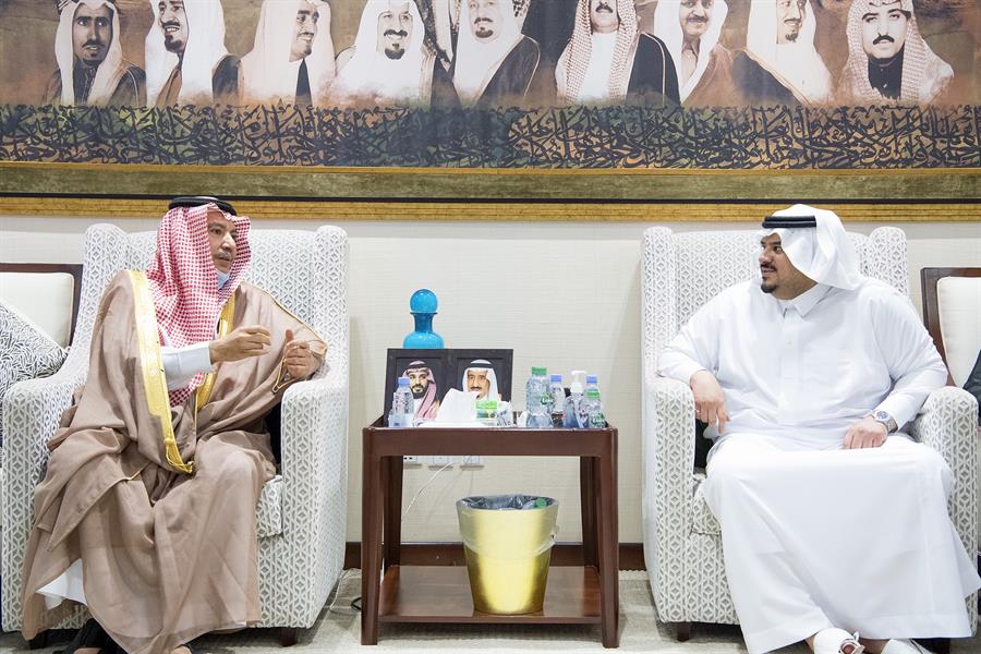  بينهم سلطان بن سلمان والمطلق والفوزان.. نائب أمير الرياض يستقبل المعزين في وفاة والدته 