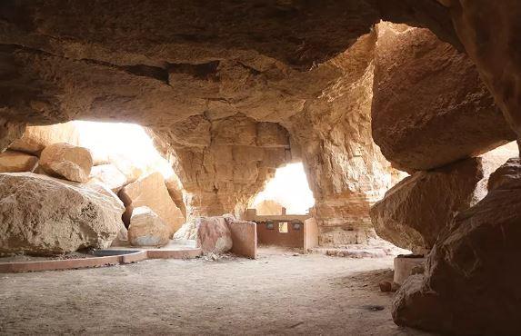 جبل القارة بالأحساء