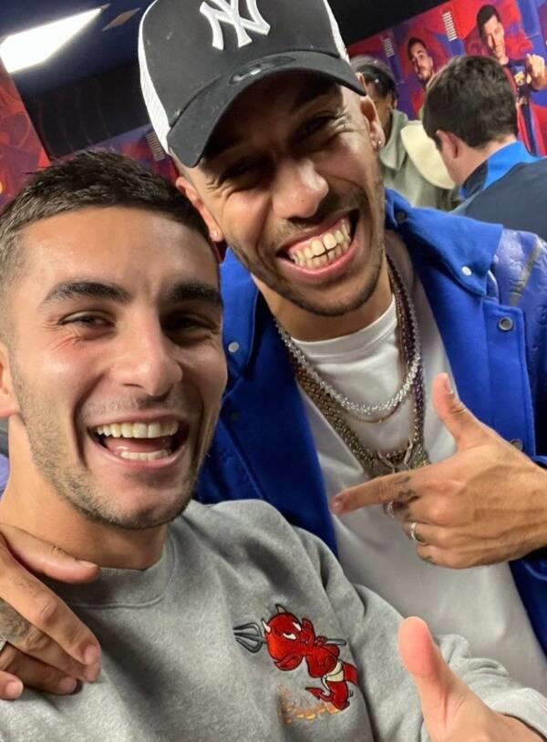 تشيلسي يدرس فسخ التعاقد مع أوباميانغ بسبب صورة