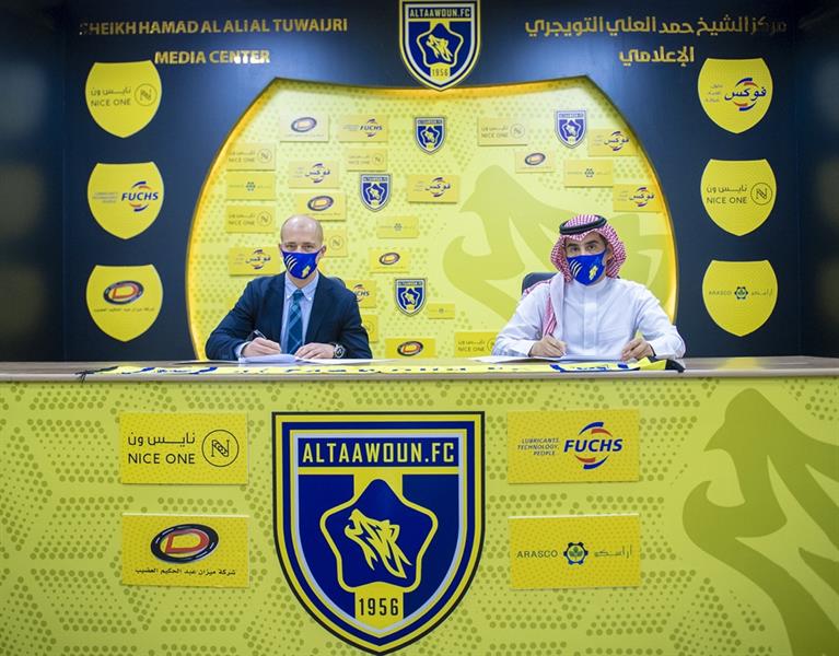 رسمياً.. التعاون يُعلن التعاقد مع البريطاني "نيستور" خلفاً لـ "كارتيرون" رسمياً.. التعاون يُعلن التعاقد مع البريطاني "نيستور" خلفاً لـ "كارتيرون"