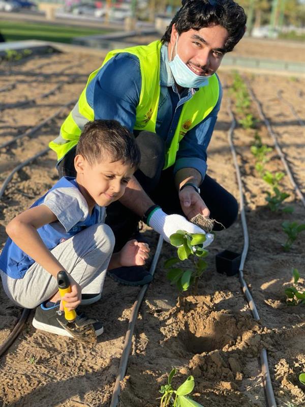 الهيئة الملكية بينبع تدشن مبادرة "واجهتنا خضراء".. والسكان يتفاعلون (صور) 
