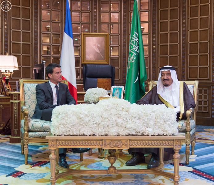 خادم الحرمين الشريفين يعقد جلسة مباحثات مع رئيس الوزراء الفرنسي