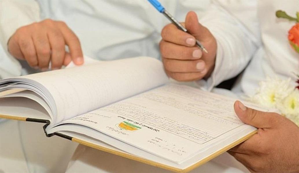 إحداهن طلبت كلمة سر جوال خطيبها.. مأذون يكشف عن أغرب شروط الفتيات في عقد النكاح