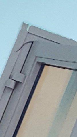 موظفون بمستشفى حكومي يطاردون 