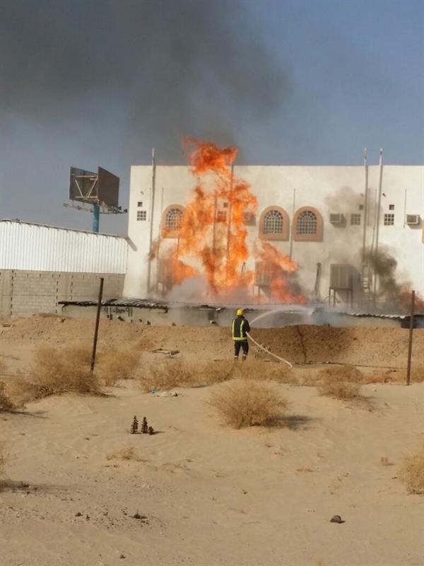 صور من الحريق الذي اندلع بمحطة الوقود