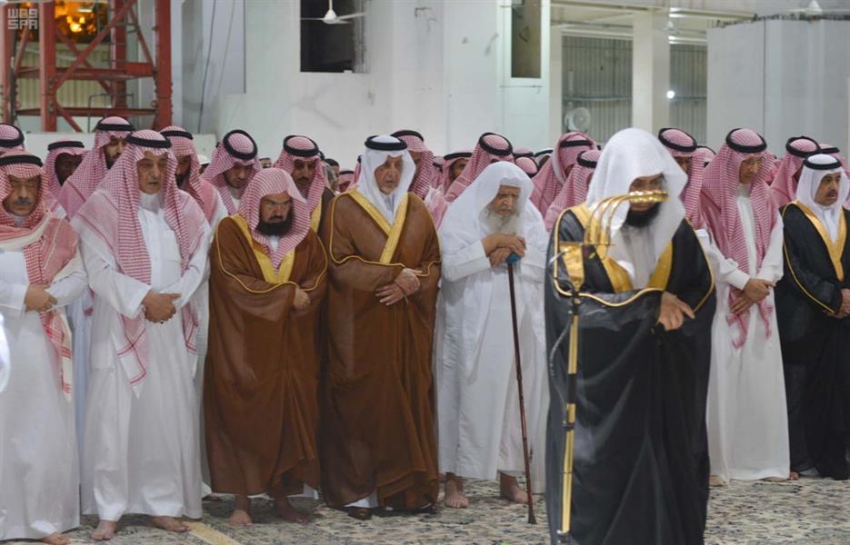 أداء الصلاة على الأميرة مضاوي بنت عبدالعزيز في الحرم المكي بحضور عدد من الأمراء