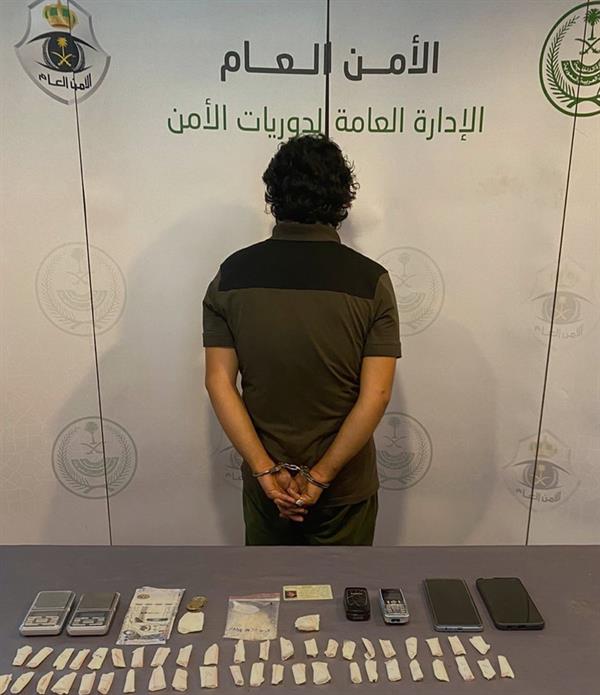 ضبط مروجين للمخدرات بعدد من المناطق