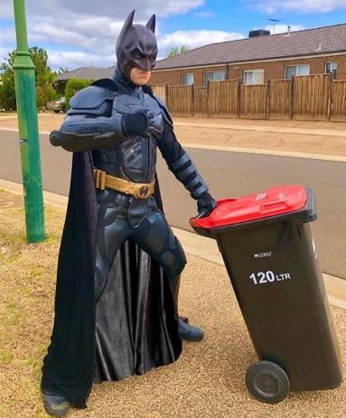 باتمان القمامة باتمان القمامة