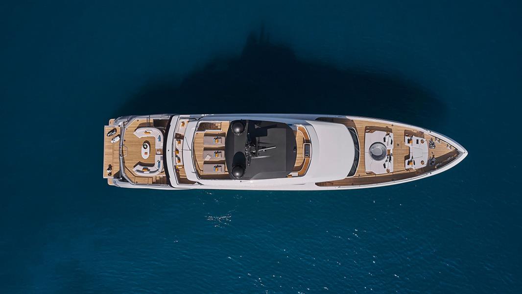 يخت إيطالي يخت إيطالي