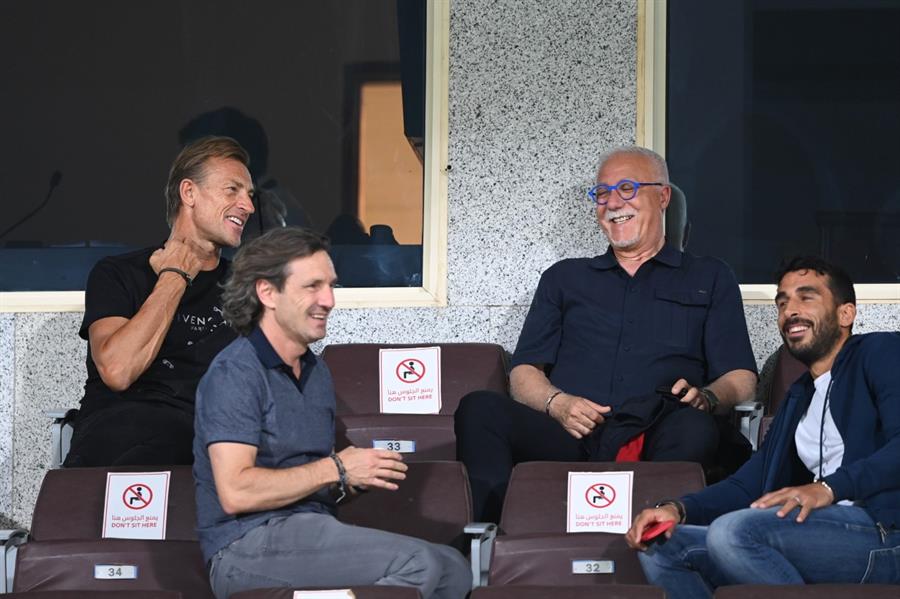 التعادل السلبي يُسيطر على الشوط الأول من مباراة 