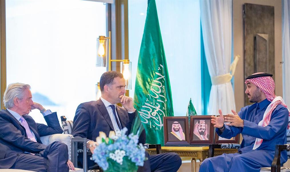 عبدالعزيز بن تركي يلتقي مدير قسم إفريقيا الشمالية والشرق الأوسط