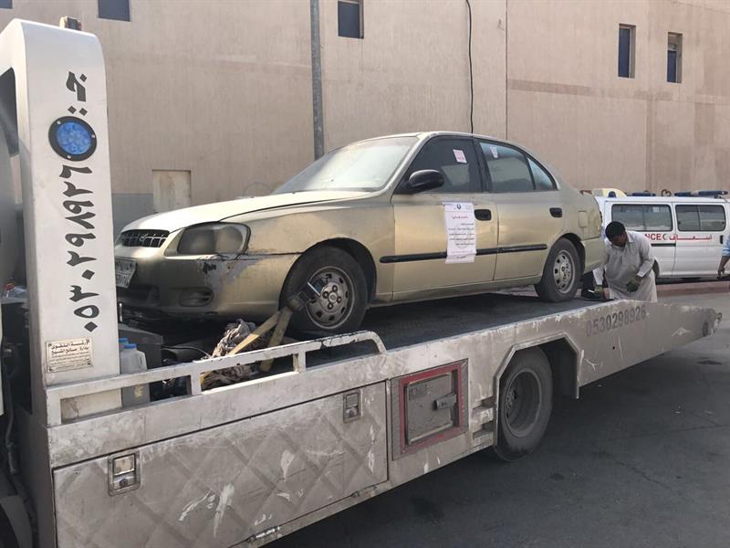 بالصور.. أمانة الرياض تزيل المركبات المهملة والمتعطلة من الشوارع