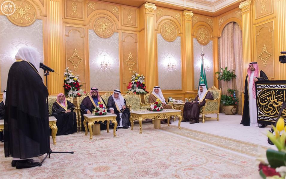 بالصور.. خادم الحرمين يستقبل الشيخ السديس