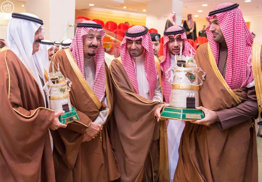 خادم الحرمين يرعى سباق الخيل على كأس الملك عبد العزيز رحمه الله