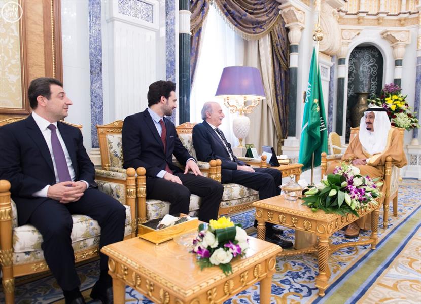 خادم الحرمين يستقبل النائب اللبناني وليد جنبلاط