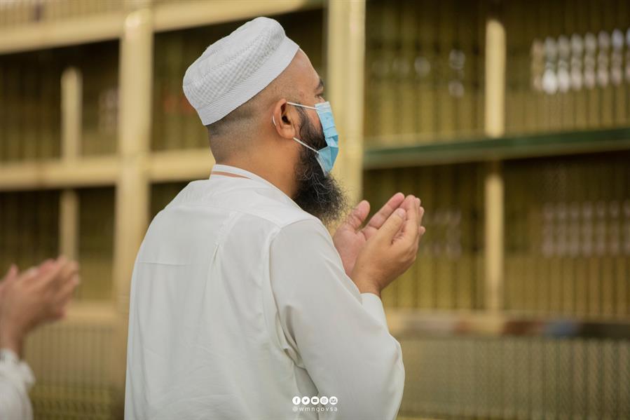 وسط أجواء خاشعة وإيمانية.. أول فوج من معتمري الخارج يؤدي الصلاة في الروضة الشريفة وسط أجواء خاشعة وإيمانية.. أول فوج من معتمري الخارج يؤدي الصلاة في الروضة الشريفة