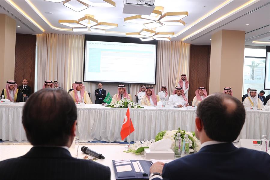 الحقيل يلتقي وزير التجارة التركي وعددًا من ممثلي الشركات المتخصصة بقطاع الإنشاءات
