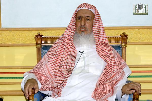 بالصور.. المفتي يستقبل أئمة المسجد الحرام في منزله بمكة المكرمة