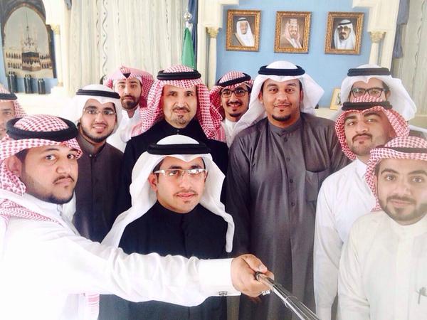 صورة سيلفي لامير الجوف مع مجلس الشباب