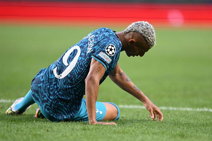 سبورتينغ برشلونة يُذيق توتنهام هزيمة قاتلة سبورتينغ برشلونة يُذيق توتنهام هزيمة قاتلة