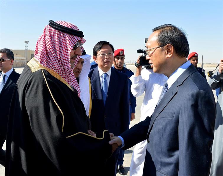 الوفود في المطار