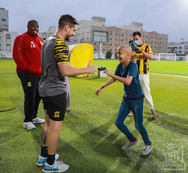 الاتحاد يستقبل مُحارب السرطان سمير بخاري