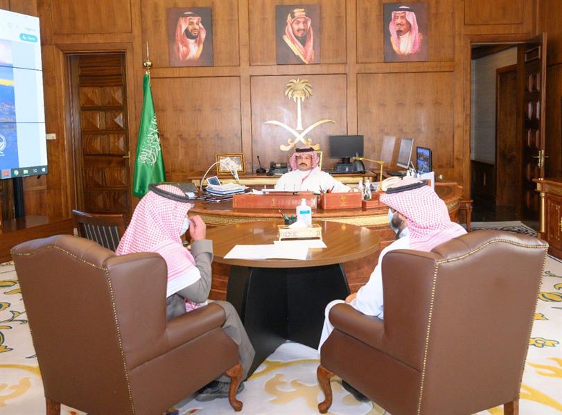 "أمير عسير" يسلم وحدة سكنية لأسرة متعففة بعد زيارة لمقر سكنها ودراسة حالتها