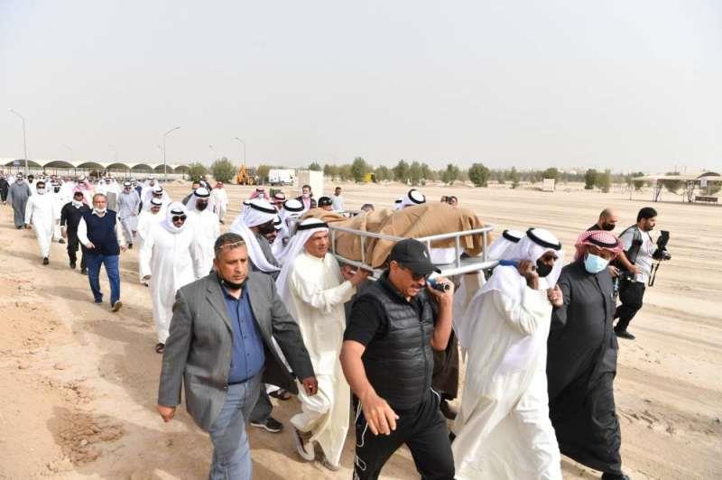 جموع غفيرة تشيع جثمان السياسي البارز أحمد الخطيب 