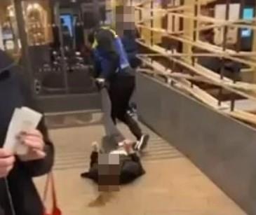 حارس أمن بمطعم شهير في بريطانيا يعتدي على فتاة ويسحلها خارج المحل