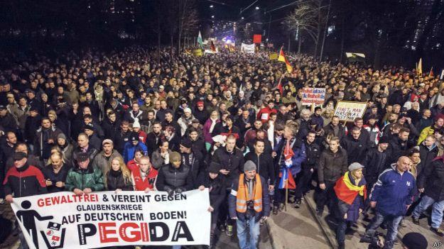 متظاهرون مؤيدون للبيغيدا