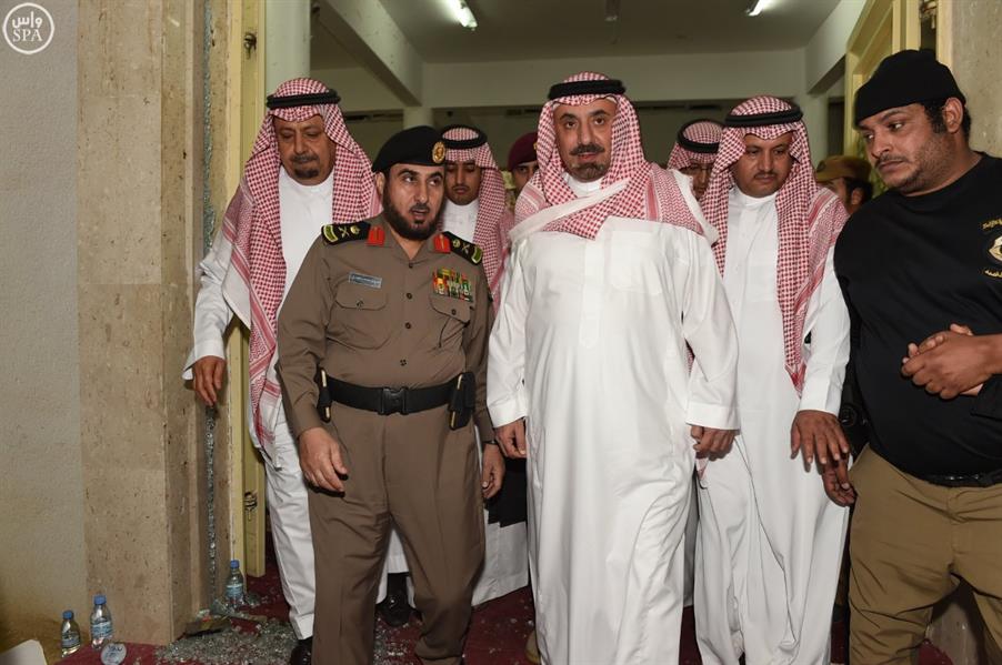 أمير نجران يتفقد مسجد المشهد ويزور المصابين بالمستشفى أمير نجران يتفقد مسجد المشهد ويزور المصابين بالمستشفى