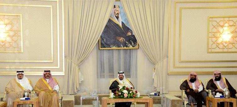 أمير منطقة حائل يستقبل والد قاتل ابن عمه بمحافظة الشملي