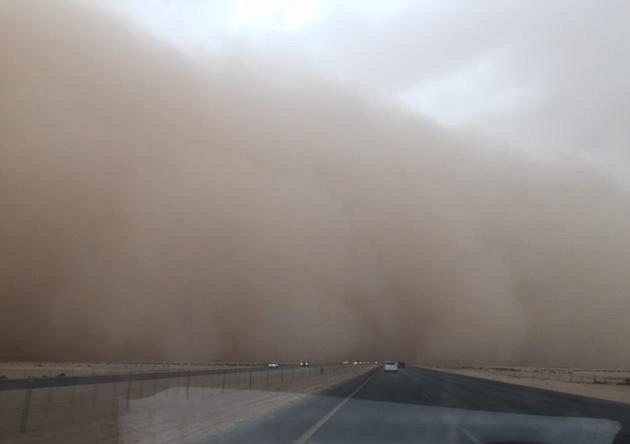 عاصفة رملية تضرب الرياض عاصفة رملية تضرب الرياض