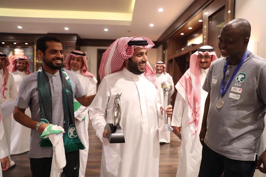 تركي آل الشيخ يستقبل منتخب الشباب المتوج بكأس آسيا