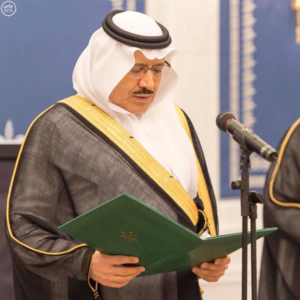  أمام خادم الحرمين الشريفين .. أمير الحدود الشمالية ووزير الإسكان يؤديان القسم