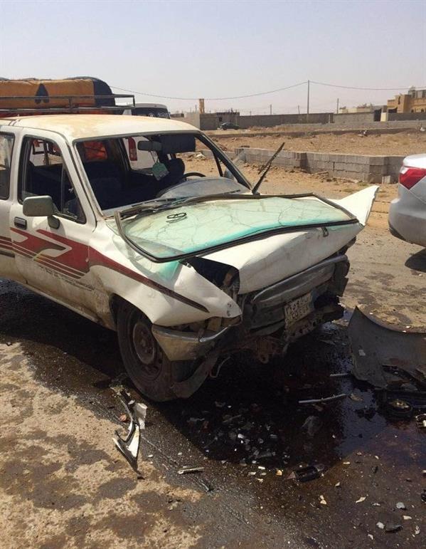 حادث مروري يصيب 15 شخصا بينهم طالبات و٣ معلمات حادث مروري يصيب 15 شخصا بينهم طالبات و٣ معلمات