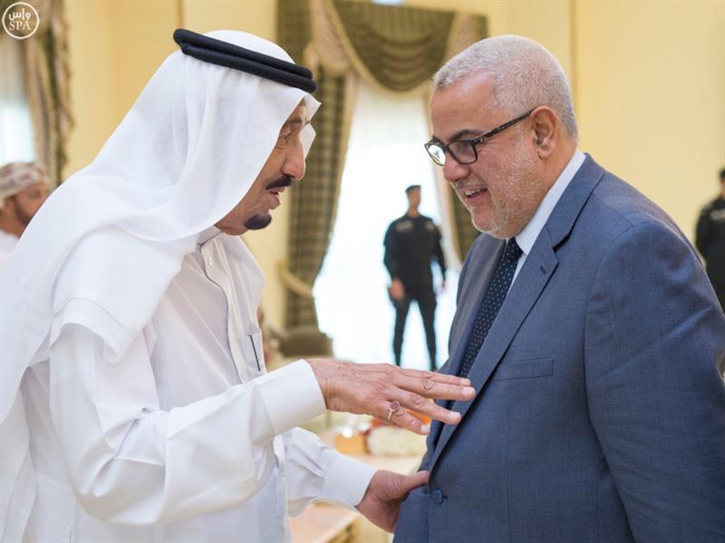 خادم الحرمين يقيم مأدبة غداء في مدينة الملك خالد العسكرية